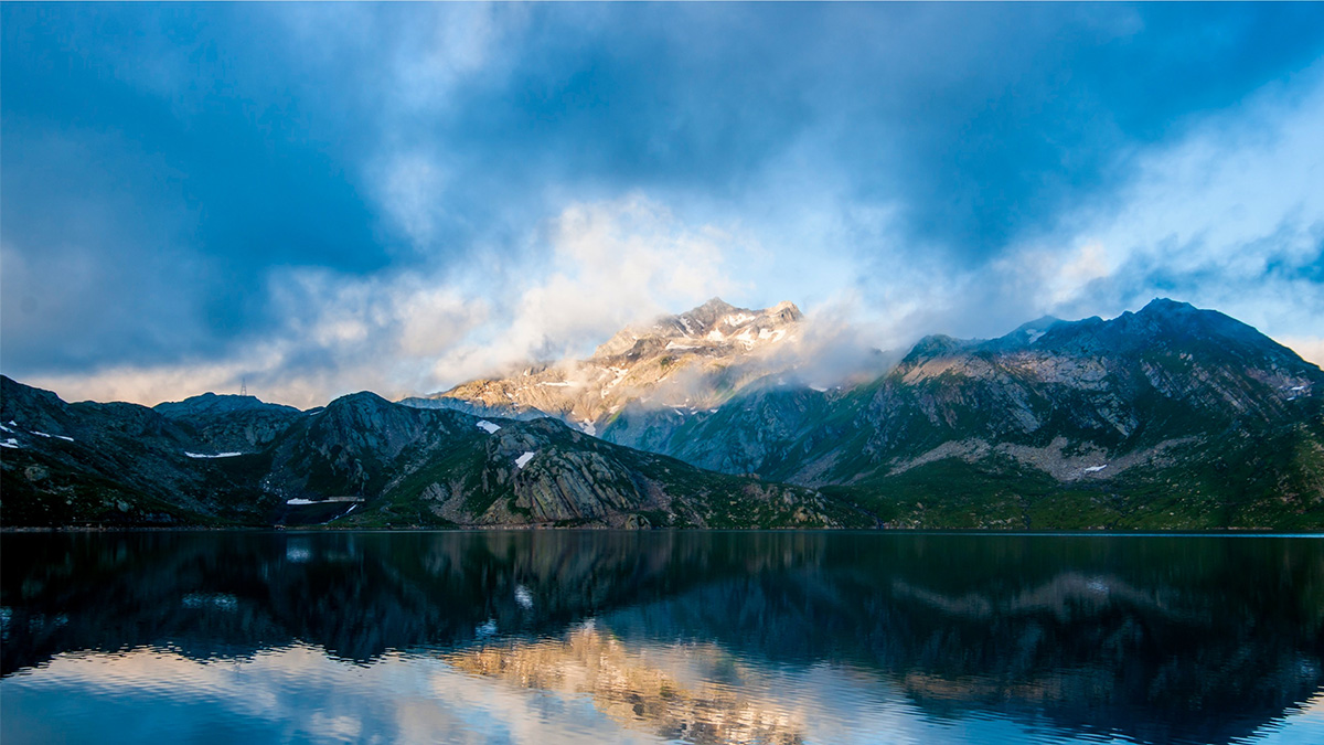 Clouds mountain lake